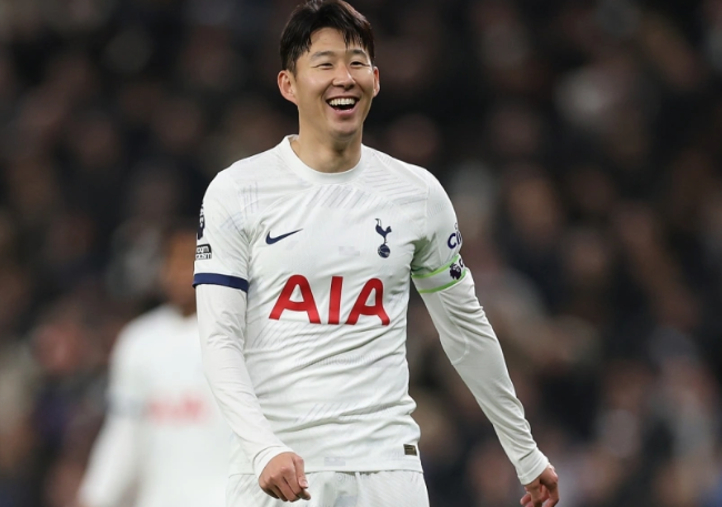 孙兴慜谈洪明甫被嘘：大家都在他的带领下努力着，请大家多关心爱护