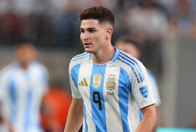 阿尔瓦雷斯：胜利开启征程，阿根廷队砥砺前行