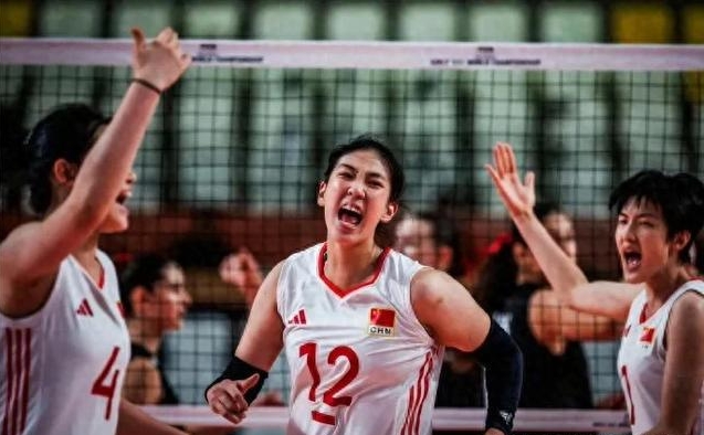中国女排 U17 世锦赛夺冠，杨舒茗闪耀赛场