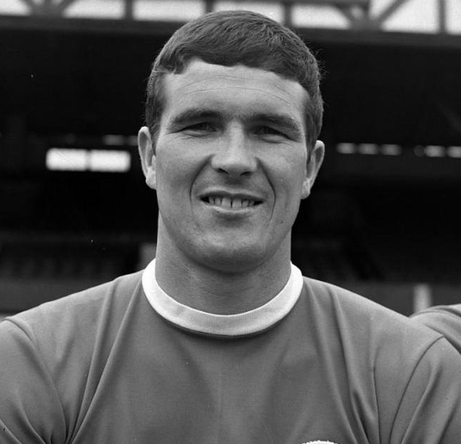 沉痛悼念利物浦传奇前队长罗恩 - 耶茨