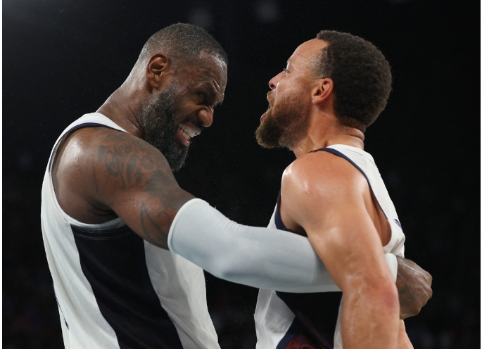 库里与勒布朗：赛场对手，场下妙趣