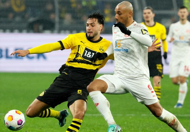 记者：阿尔莫伤不重，可能参加下一场比赛