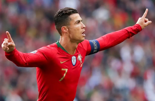 达洛特晒和C罗一起庆祝的合照：我们战斗到最后一刻