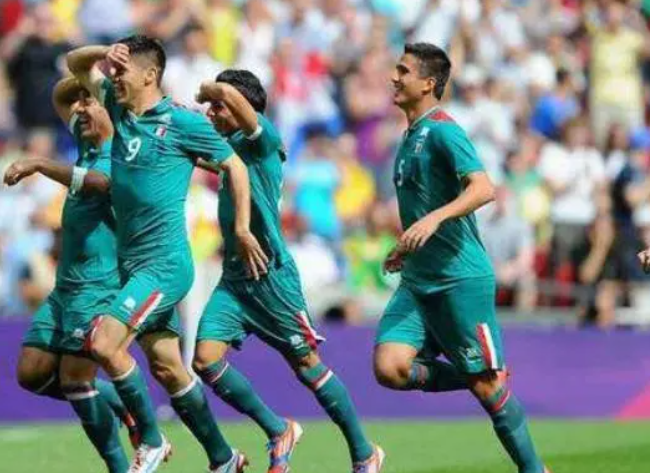 哈维尔-阿吉雷：墨西哥0-0战平加拿大，根本看不到世界杯的未来