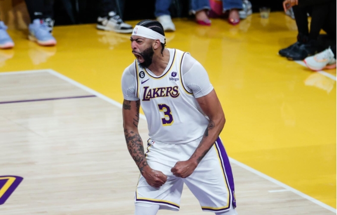 浓眉：湖人内线的定海神针