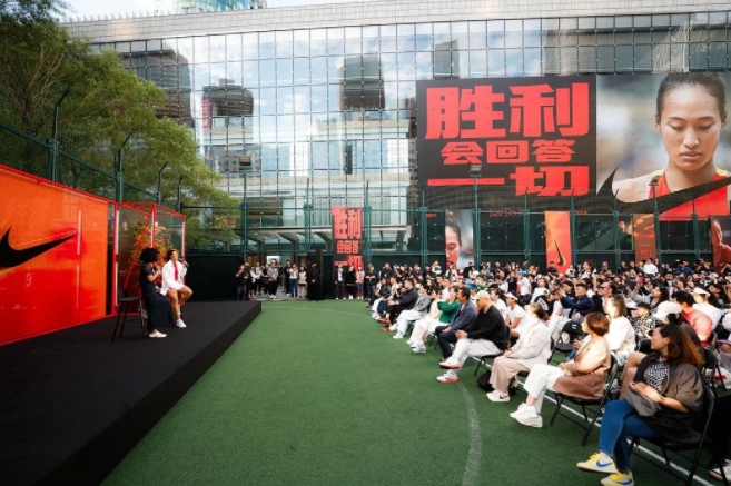 郑钦文蓄势待发，中国赛季展风采