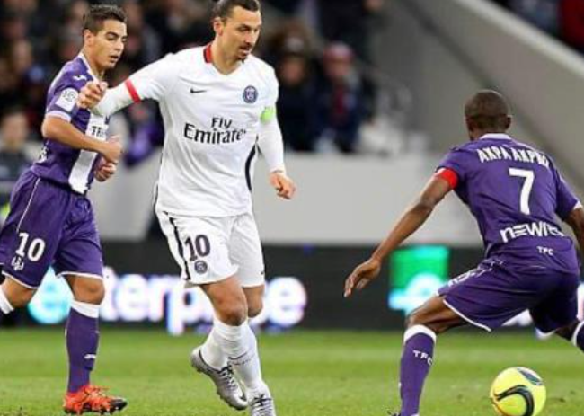 摩纳哥官方晒照：俱乐部名宿温格等人来到现场，观看这场比赛