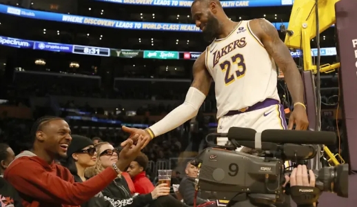 “詹姆斯父子同台”：NBA 新赛季的温情与期待