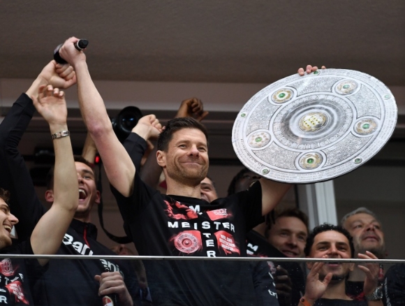 阿隆索执教勒沃库森两周年：两年夺三冠，不败创传奇