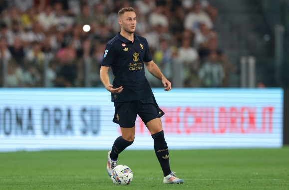 库普梅纳斯肋骨骨裂，尤文伤病连连：拉齐奥之战蒙上阴影