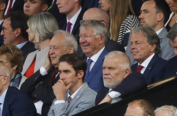 曼联高层会议：弗格森现身，滕哈赫未到，球队积分落后待决策