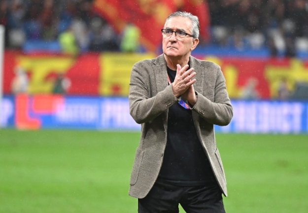 国足之殇：定位球困局与右后卫用人风波