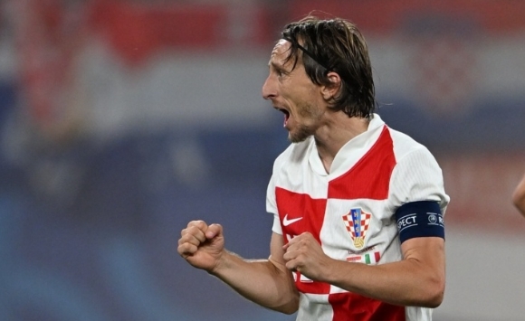 莫德里奇的魔法之夜：欧国联赛场的璀璨之星