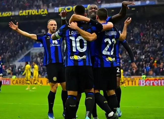 米体：恰尔汗奥卢向检方说明了和国米极端球迷见面的情况，有可能被处罚