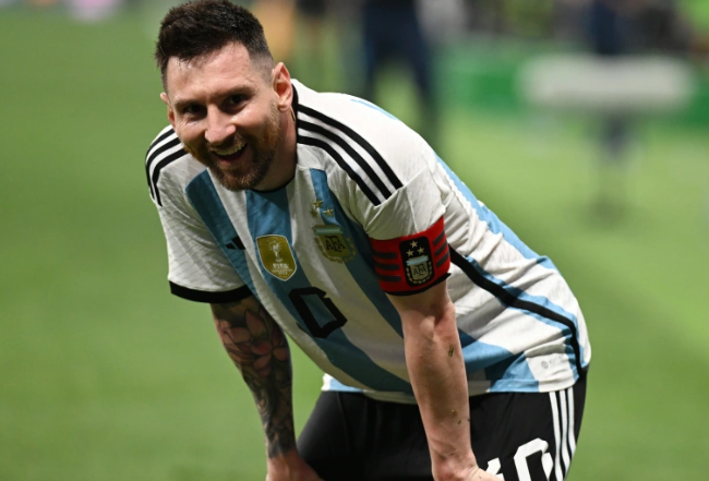 梅西2024年30场比赛25球16助攻，C罗41场34球6助攻