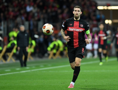 争议判罚引热议，勒沃库森险胜法兰克福