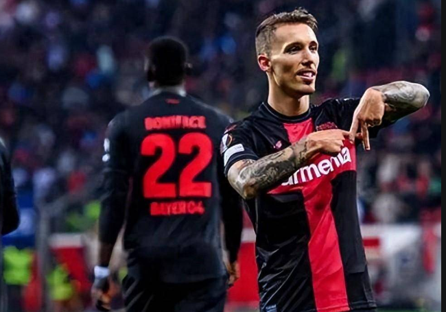 勒沃库森体育总监：俱乐部并没有排除与若纳坦-塔续约的可能性