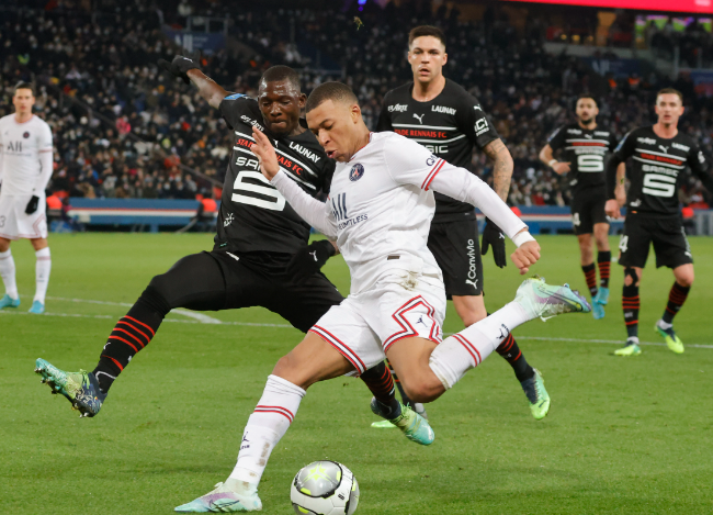 恩里克：必须作为一个团队努力做到更好，马尤卢是一名出色的边路球员