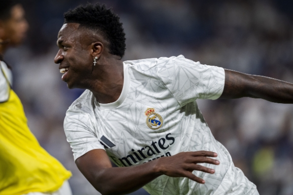 维尼修斯引领反歧视之路，足球界任重道远