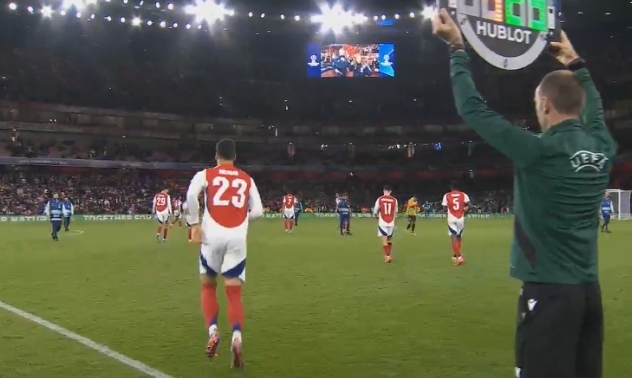 欧冠激战，阿森纳半场变阵求胜