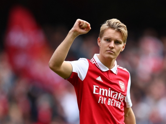 厄德高复出在望：阿森纳的谨慎守护与期待