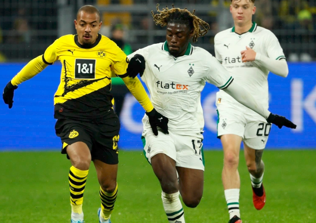 记者：在目前情况下，沙欣仍将担任多特主帅