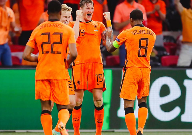 欧足联：由于球迷有种族歧视，关闭荷甲球队特温特的部分主场看台并罚款