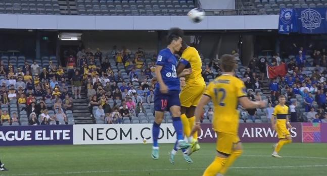 亚冠惊变 谢鹏飞受伤离场