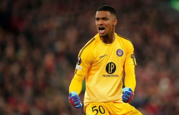 19 岁雷斯特斯 顶级俱乐部的新猎物