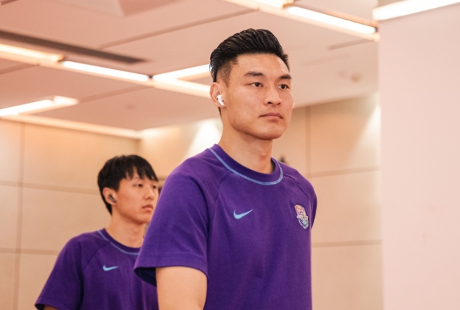 国足迪拜备战 韩鹏飞全力应召