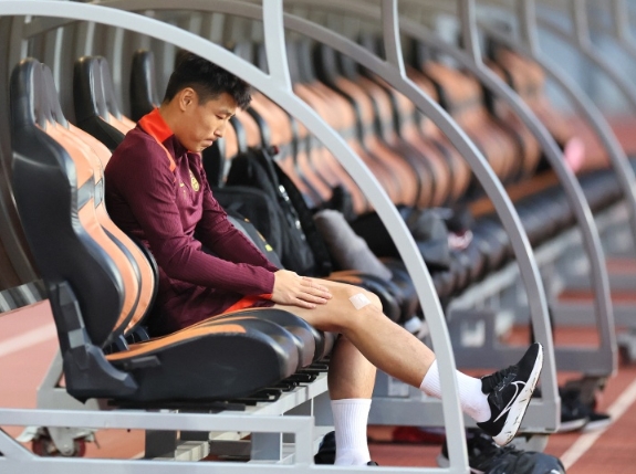 国足迪拜备战：与伤病赛跑，剑指巴林取分