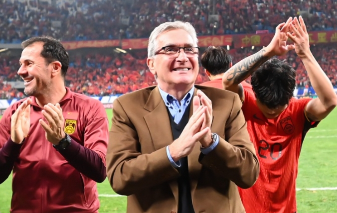 国足西征：迪拜集训与巴林天气的利好