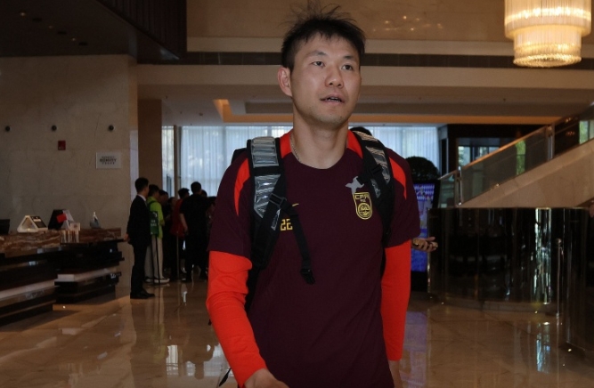 李源一伤病成谜 国足备战受阻