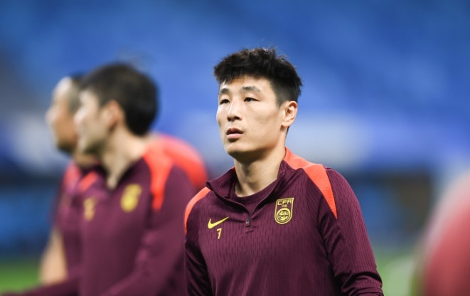 国足战巴林：伤病困扰与对手挑战