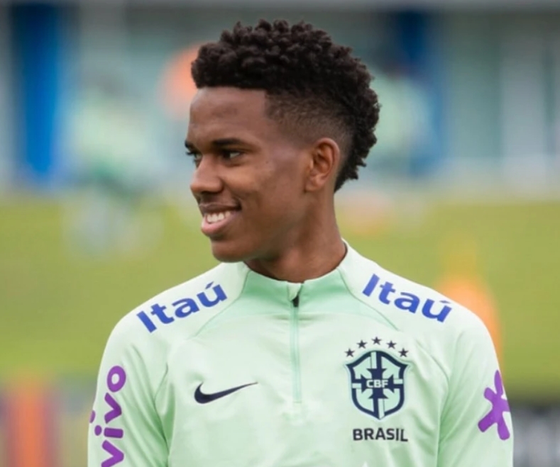 17 岁埃斯特旺：巴甲闪耀引拜仁切尔西争抢，蓝军胜出