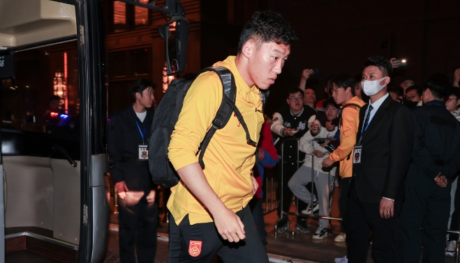 国足客战巴林：防守考验与人员困境