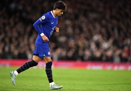 菲利克斯替补席怒火：切尔西的锋线谜题