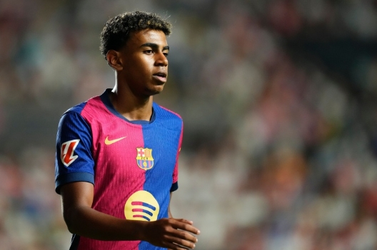 亚马尔伤缺：巴萨的耐心等待与成长守护