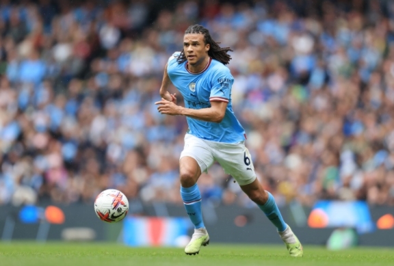 阿克：曼城荣耀背后的感悟与挑战