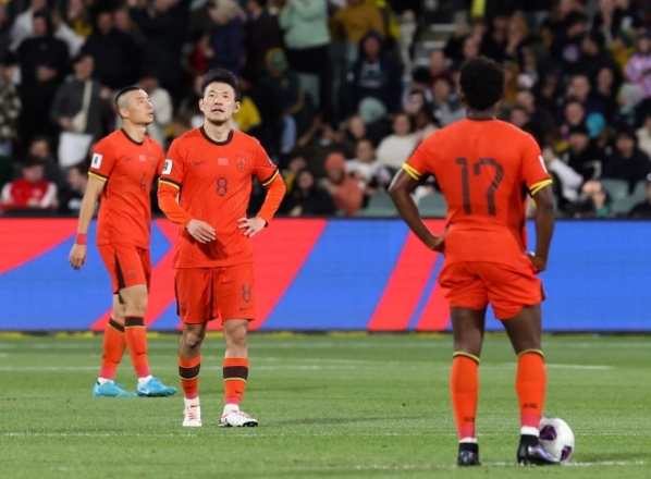 李佳悦点赞国足：从地狱到天堂的欢呼