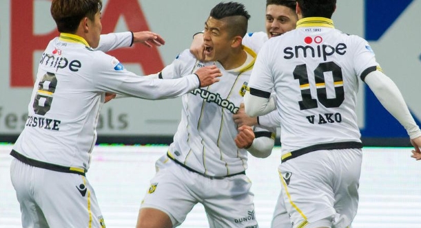 张玉宁荷甲首球 点燃中国足球希望