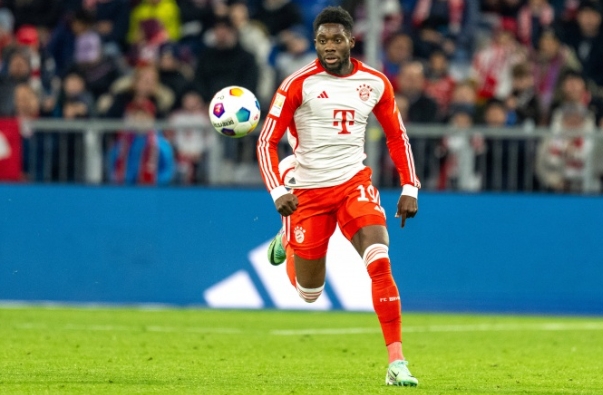 皇马阿方索 - 戴维斯 仅差签字的交易