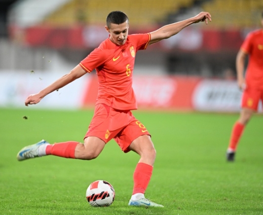 郑晋荐依木兰 国足中场新希望