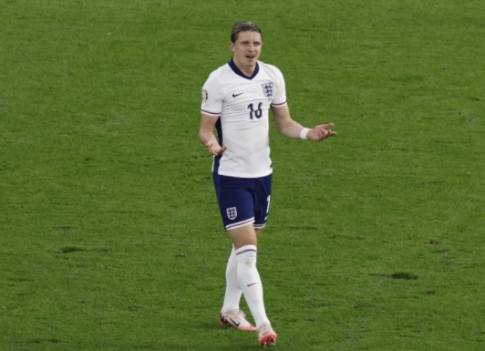 英格兰新星闪耀：首球背后的希望之光