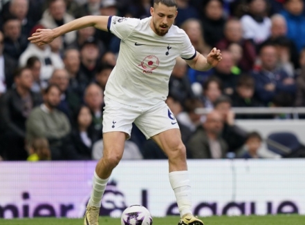 那不勒斯冬窗引后卫 与双雄争人