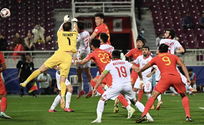 申花球员战日本 国足防线迎大考