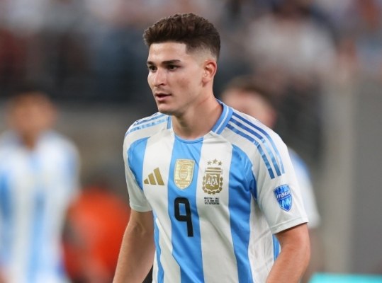 阿尔瓦雷斯赛后谈：阿根廷的团结与奋进