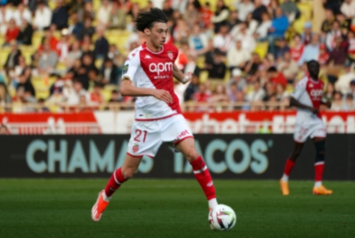 阿克利乌什：转会市场的抢手新星