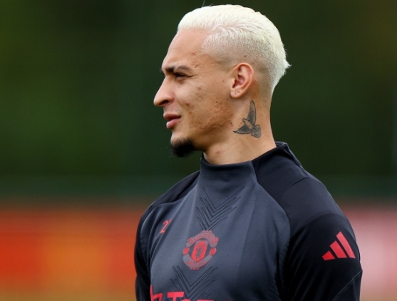 安东尼冬窗悬念：贝西克塔斯的追逐与曼联的抉择