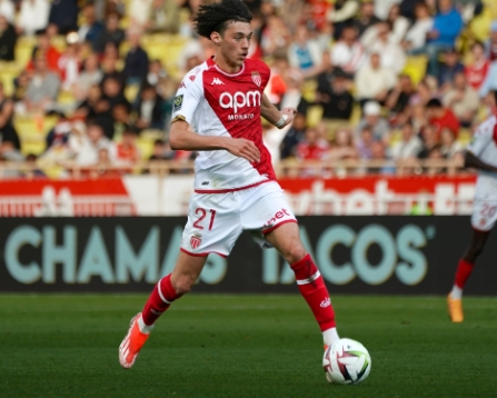 阿克利乌什：众豪门争抢的足坛新星